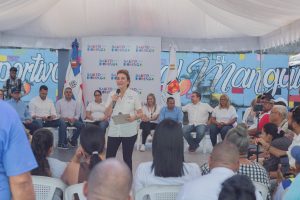 Carolina Majía y Comunitarios El Manguito