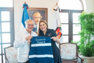 Alcaldesa Carolina Mejía designa a Frank Rainieri como mentor turístico de Santo Domingo